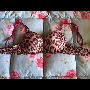 Victoria’s Secret Miraculous Plunge Push Up 32A